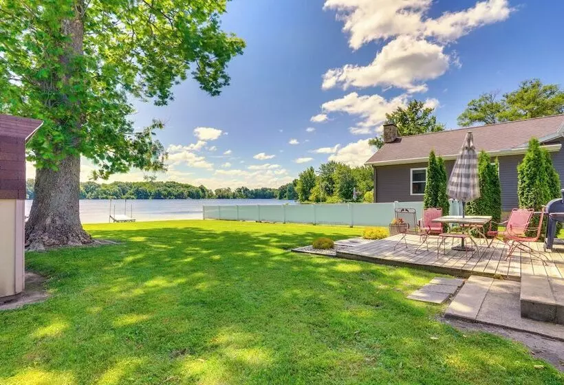 Howe Retreat W/ Fire Pit + Private Boat Dock!
