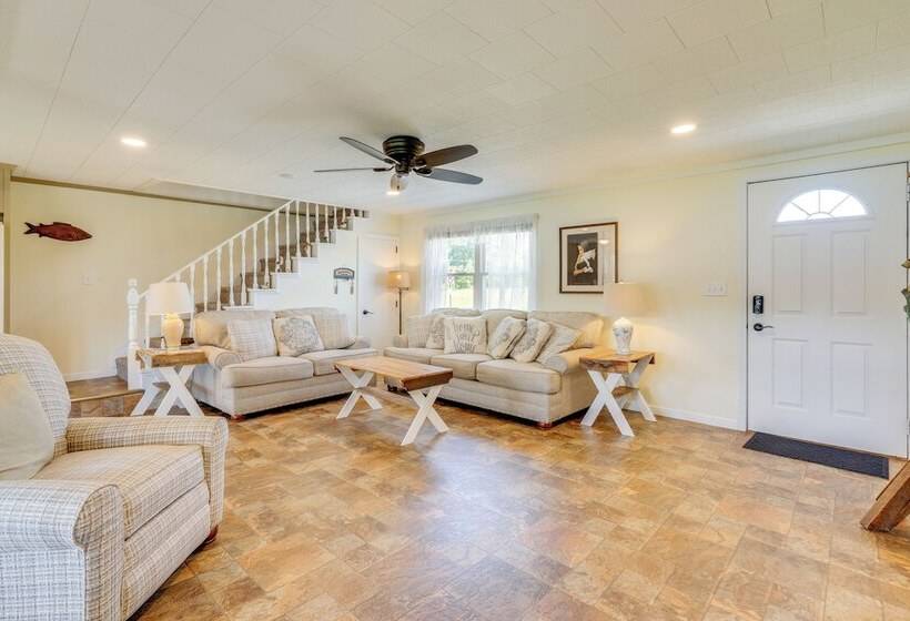 Howe Retreat W/ Fire Pit + Private Boat Dock!