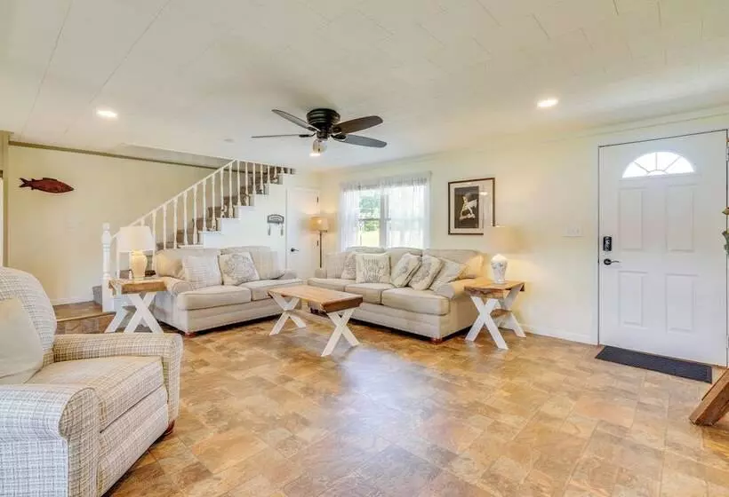 Howe Retreat W/ Fire Pit + Private Boat Dock!