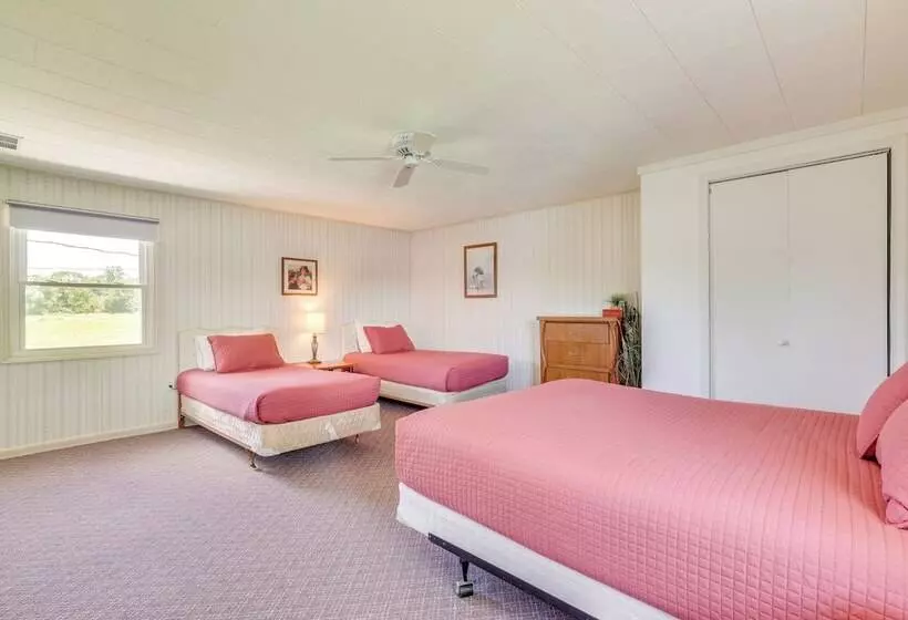 Howe Retreat W/ Fire Pit + Private Boat Dock!