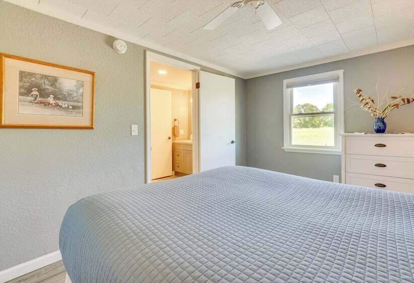 Howe Retreat W/ Fire Pit + Private Boat Dock!