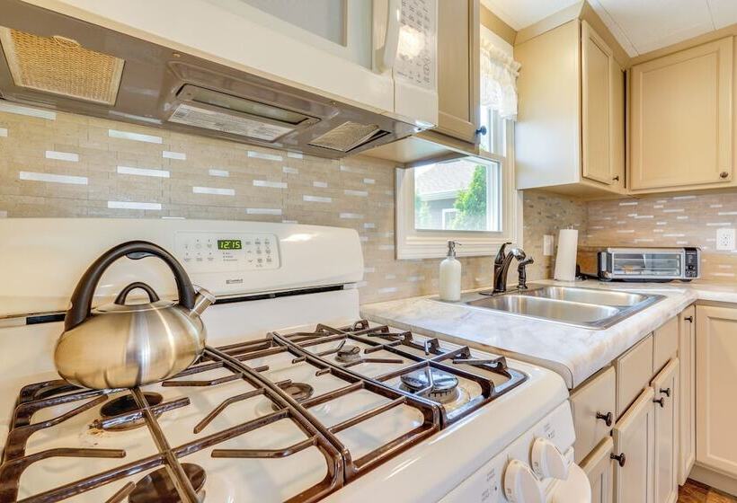 Howe Retreat W/ Fire Pit + Private Boat Dock!