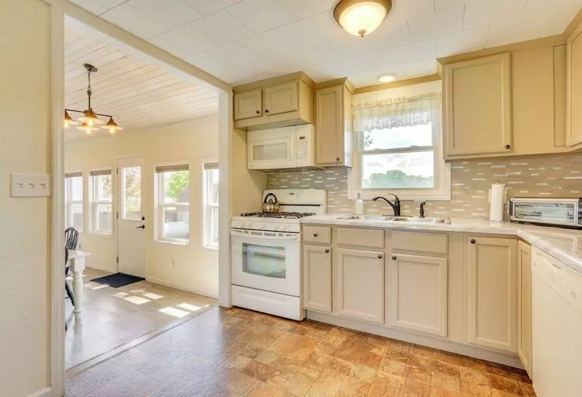 Howe Retreat W/ Fire Pit + Private Boat Dock!