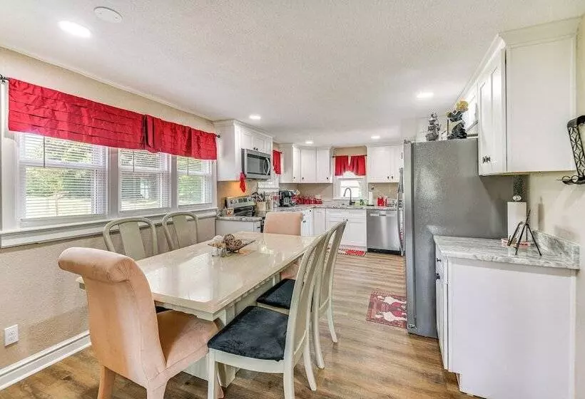 Modern Cape Charles Home: 1 Mi To Kiptopeke Beach!