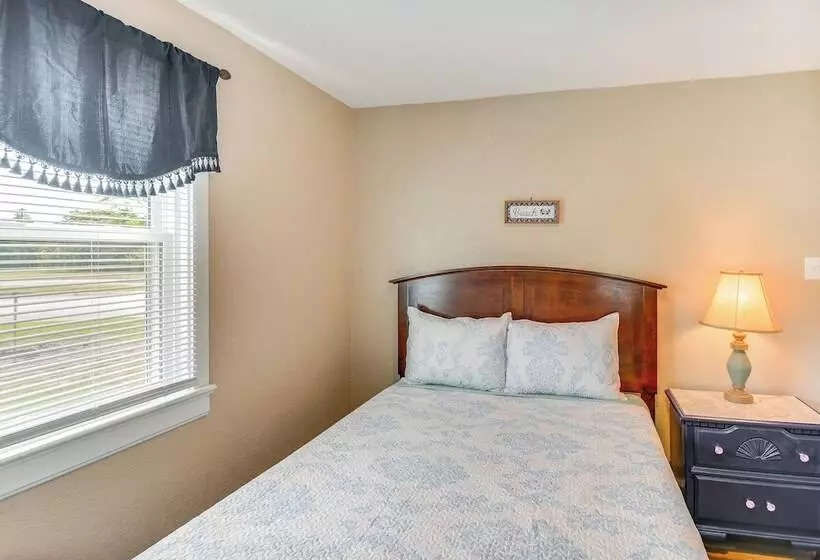 Modern Cape Charles Home: 1 Mi To Kiptopeke Beach!