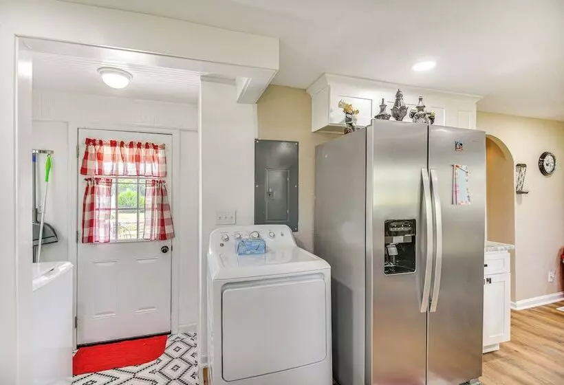 Modern Cape Charles Home: 1 Mi To Kiptopeke Beach!