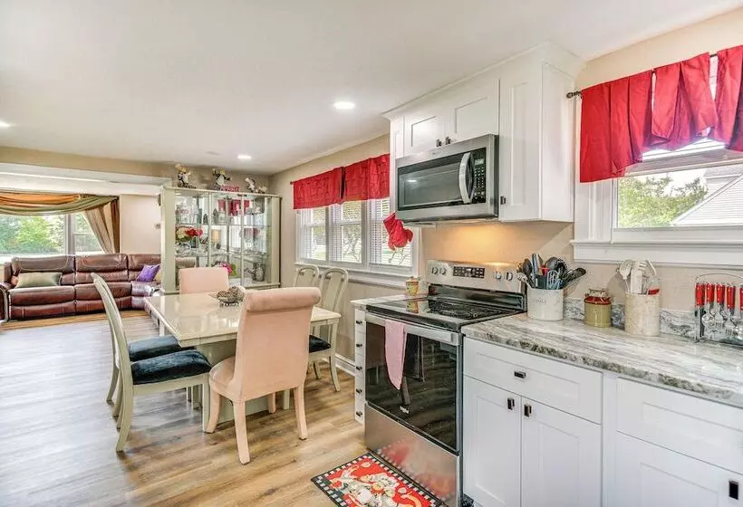 Modern Cape Charles Home: 1 Mi To Kiptopeke Beach!