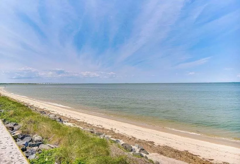 Modern Cape Charles Home: 1 Mi To Kiptopeke Beach!