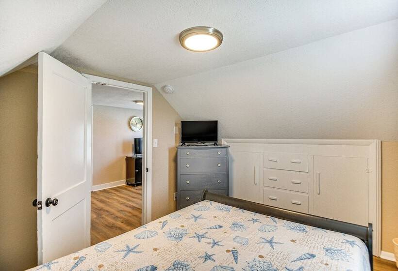 Modern Cape Charles Home: 1 Mi To Kiptopeke Beach!