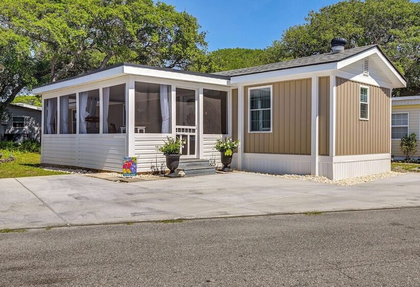 Walk To Ocean: Myrtle Beach Home W/ Screened Porch