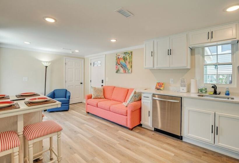 Walk To Ocean: Myrtle Beach Home W/ Screened Porch