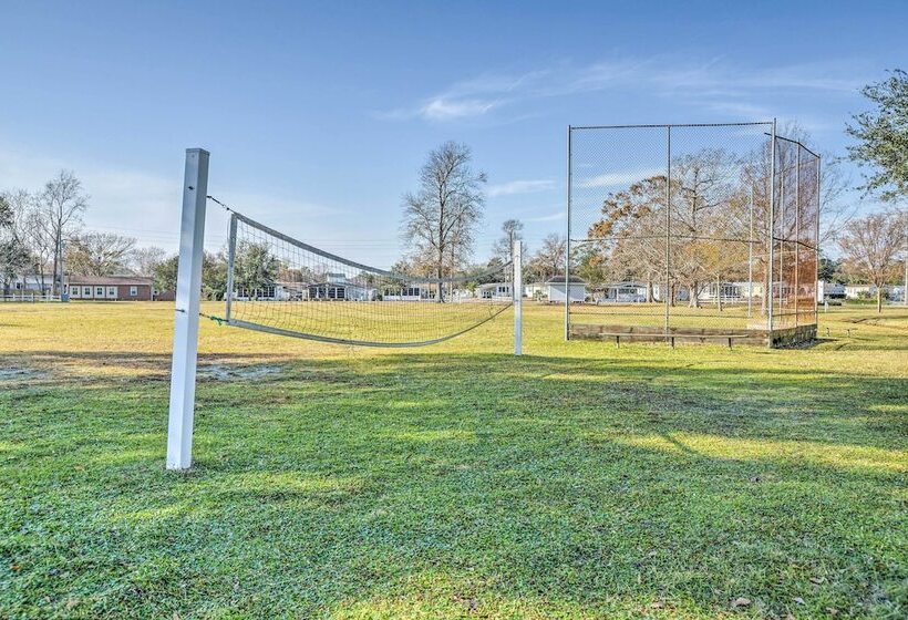 Walk To Ocean: Myrtle Beach Home W/ Screened Porch