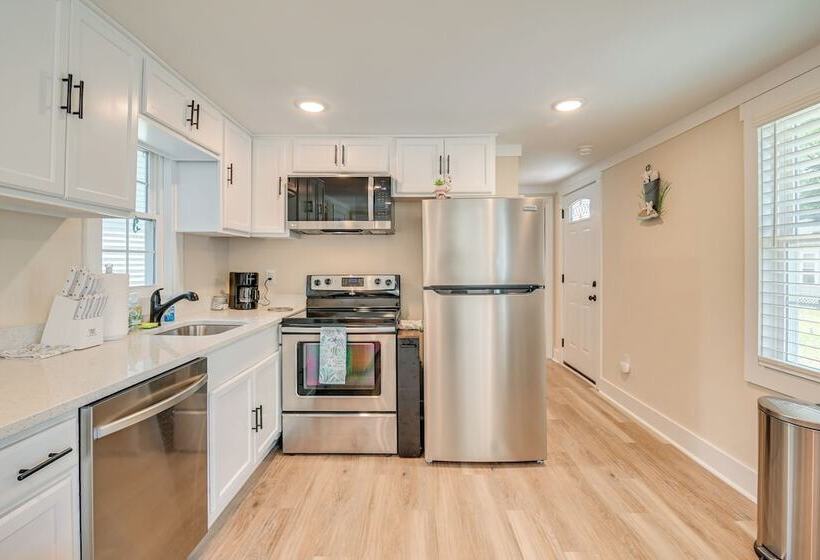 Walk To Ocean: Myrtle Beach Home W/ Screened Porch