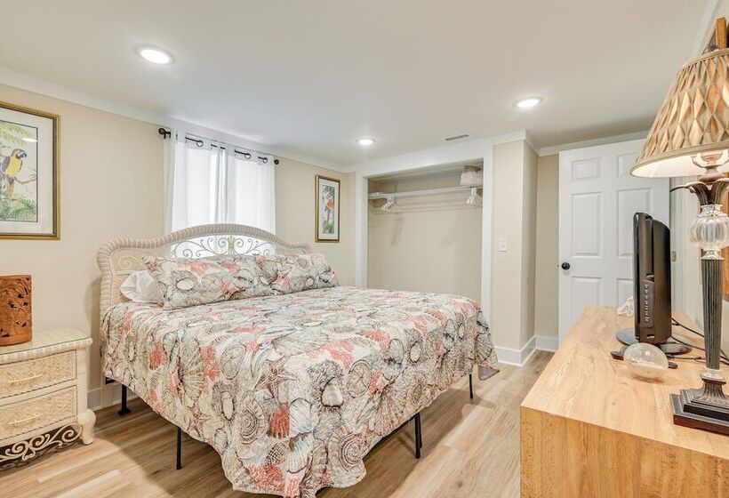 Walk To Ocean: Myrtle Beach Home W/ Screened Porch