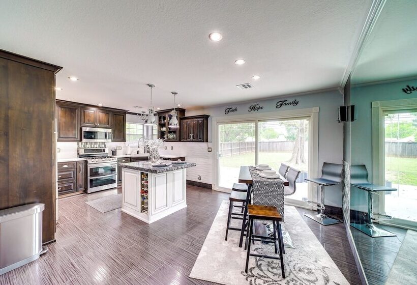 Peace & Tranquility  Home, 2 Mi To Downtown Tulsa