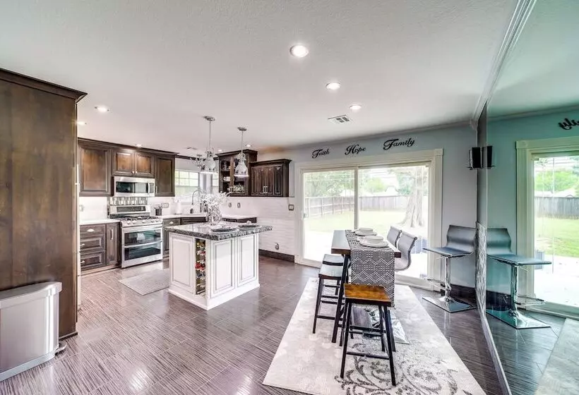 Peace & Tranquility  Home, 2 Mi To Downtown Tulsa