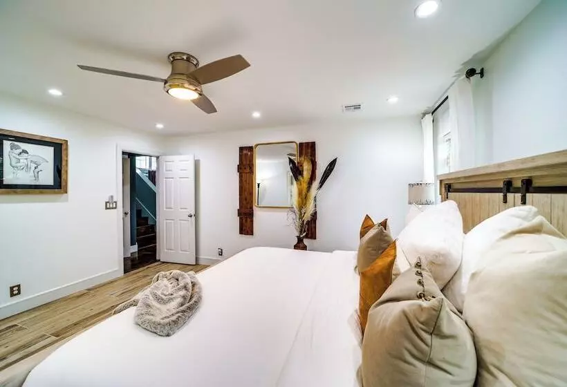 Peace & Tranquility  Home, 2 Mi To Downtown Tulsa