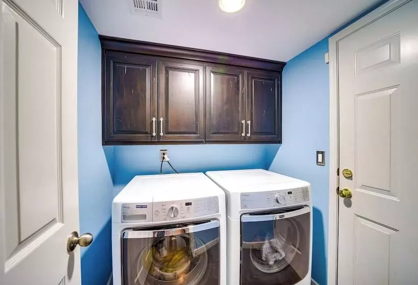 Peace & Tranquility  Home, 2 Mi To Downtown Tulsa