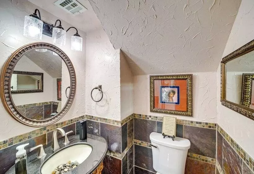 Peace & Tranquility  Home, 2 Mi To Downtown Tulsa