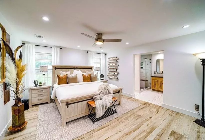 Peace & Tranquility  Home, 2 Mi To Downtown Tulsa