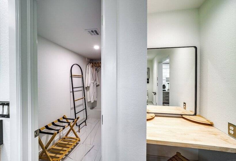 Peace & Tranquility  Home, 2 Mi To Downtown Tulsa