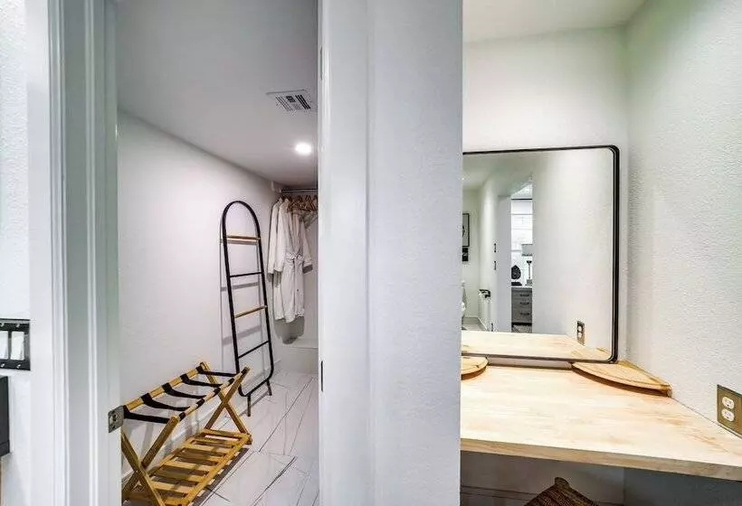 Peace & Tranquility  Home, 2 Mi To Downtown Tulsa