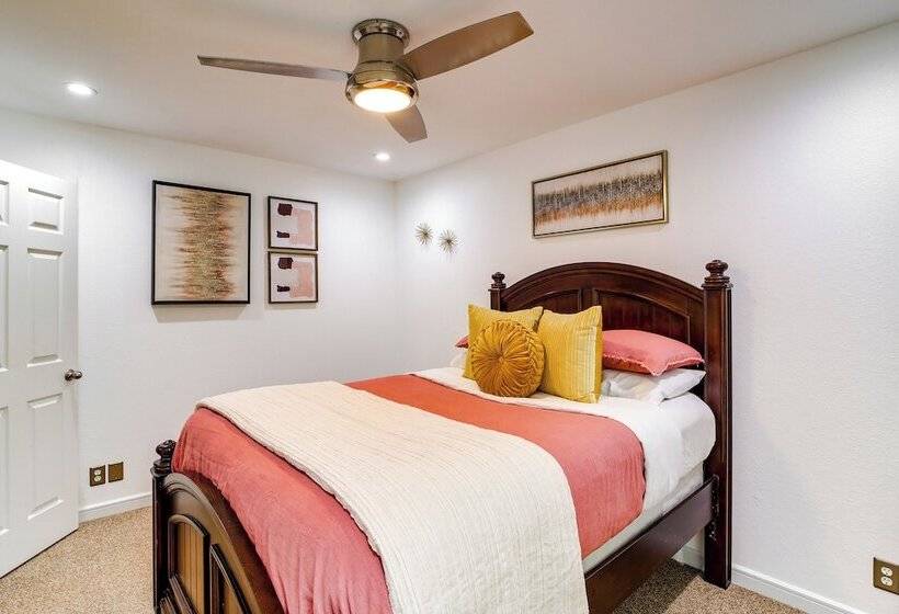 Peace & Tranquility  Home, 2 Mi To Downtown Tulsa