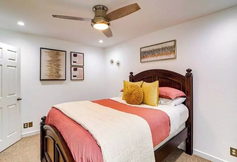 Peace & Tranquility  Home, 2 Mi To Downtown Tulsa