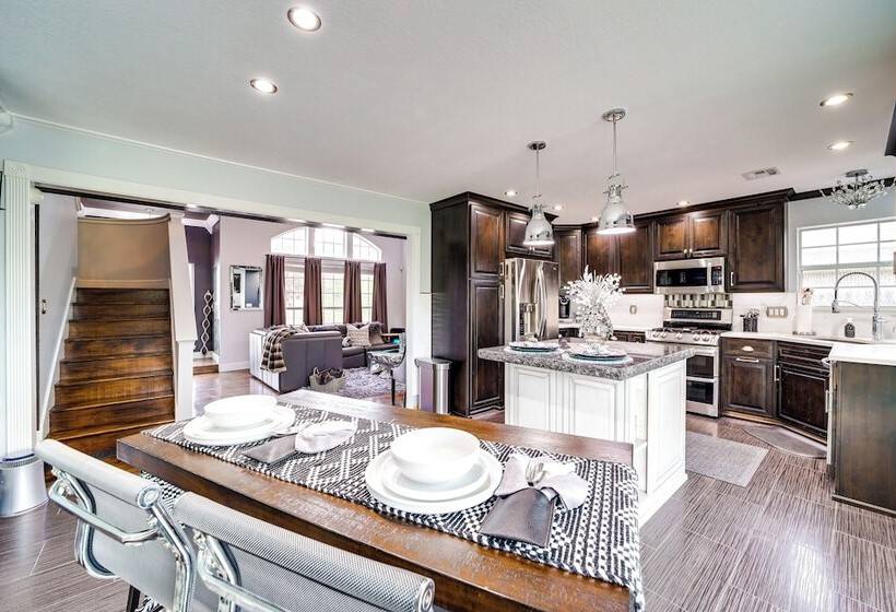 Peace & Tranquility  Home, 2 Mi To Downtown Tulsa