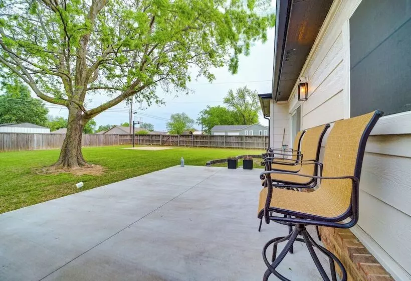 Peace & Tranquility  Home, 2 Mi To Downtown Tulsa