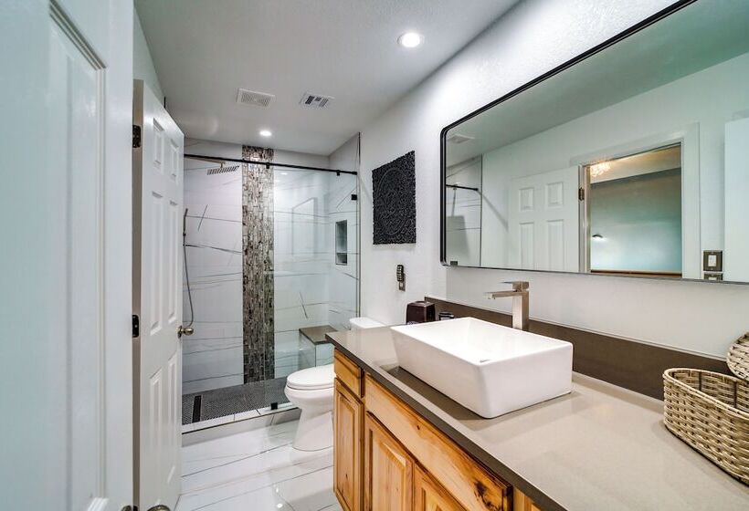 Peace & Tranquility  Home, 2 Mi To Downtown Tulsa