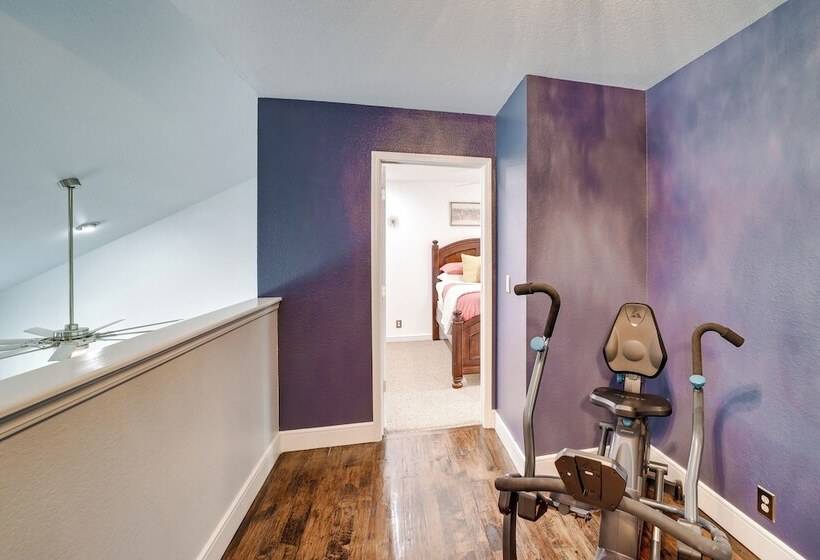 Peace & Tranquility  Home, 2 Mi To Downtown Tulsa