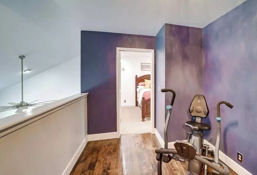 Peace & Tranquility  Home, 2 Mi To Downtown Tulsa