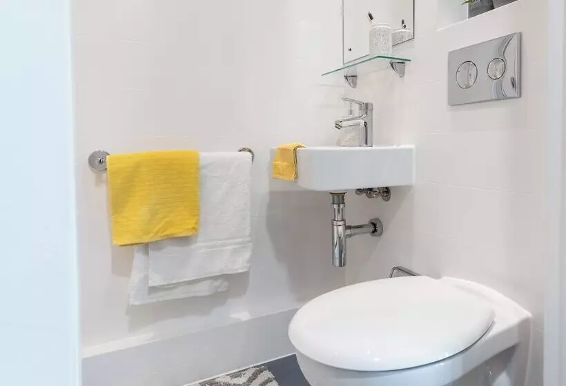 پانسیون Student Only, Ensuite In A Stylish Apartment