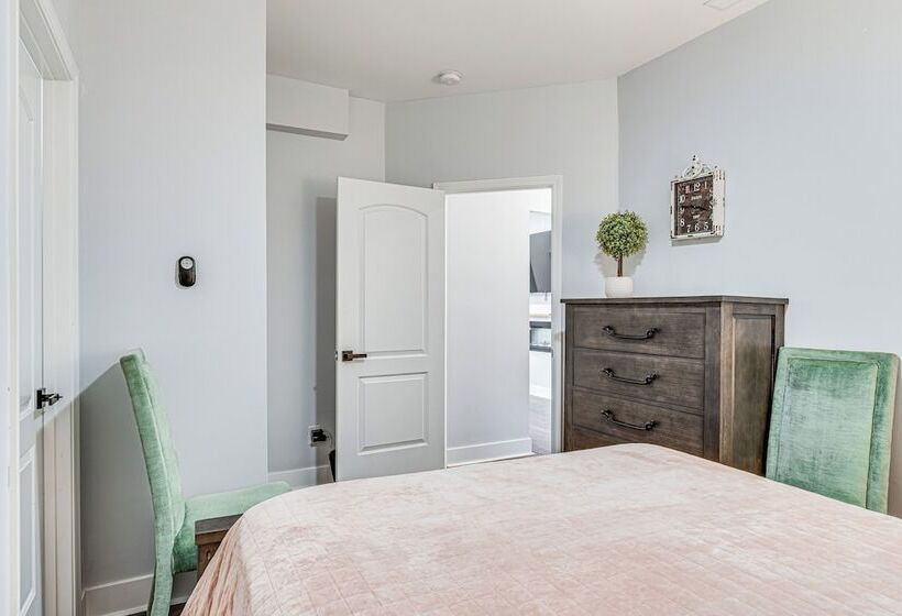 Quiet Home W/ Deck ~ 4 Mi To Downtown Indy