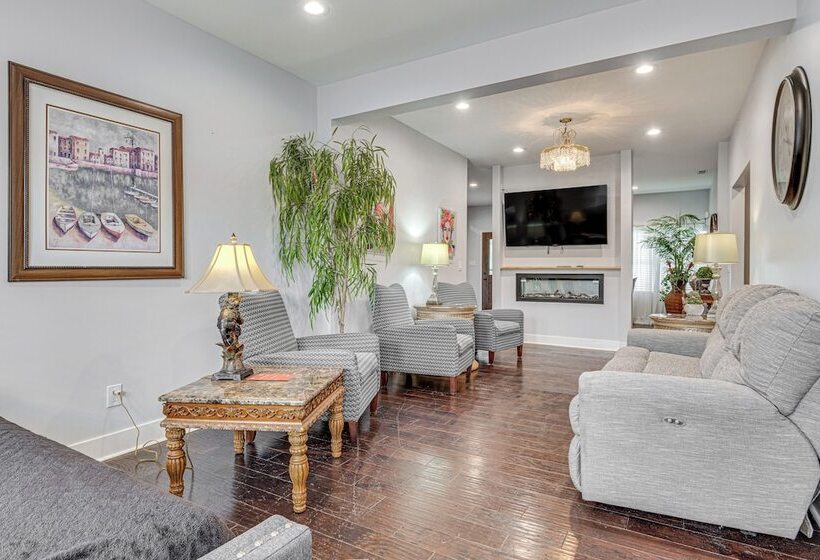 Quiet Home W/ Deck ~ 4 Mi To Downtown Indy