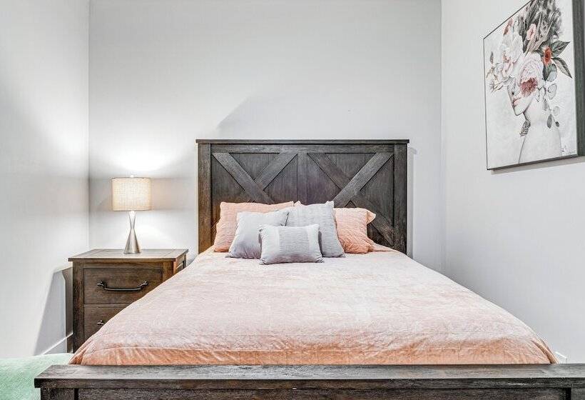 Quiet Home W/ Deck ~ 4 Mi To Downtown Indy