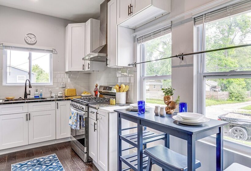 Quiet Home W/ Deck ~ 4 Mi To Downtown Indy