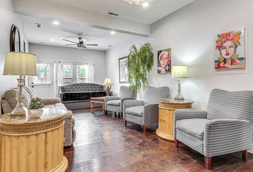 Quiet Home W/ Deck ~ 4 Mi To Downtown Indy