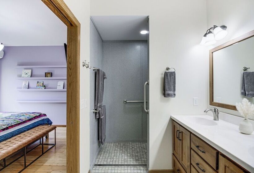 Lakefront Brainerd Escape W/ Games: Dogs Allowed!