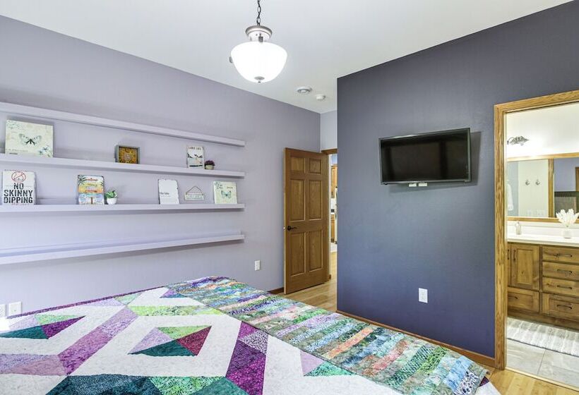 Lakefront Brainerd Escape W/ Games: Dogs Allowed!