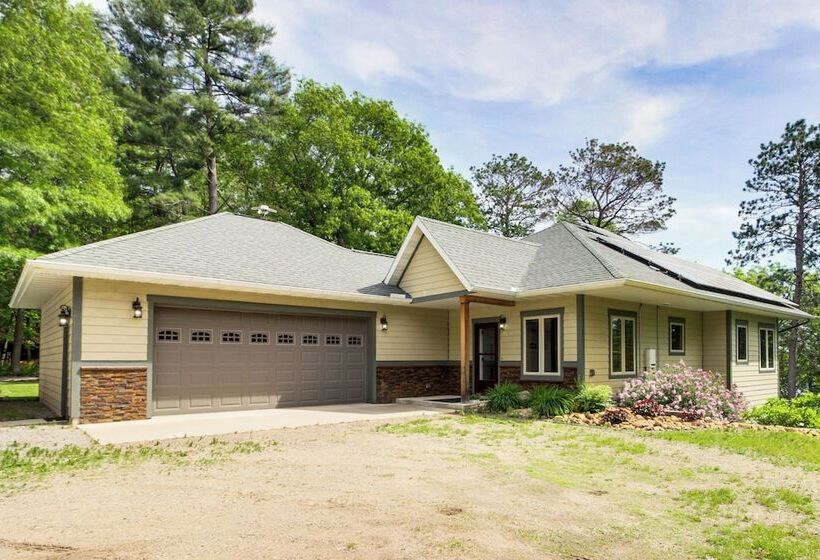 Lakefront Brainerd Escape W/ Games: Dogs Allowed!