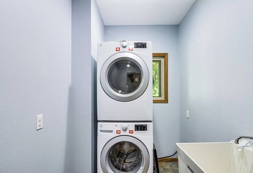 Lakefront Brainerd Escape W/ Games: Dogs Allowed!