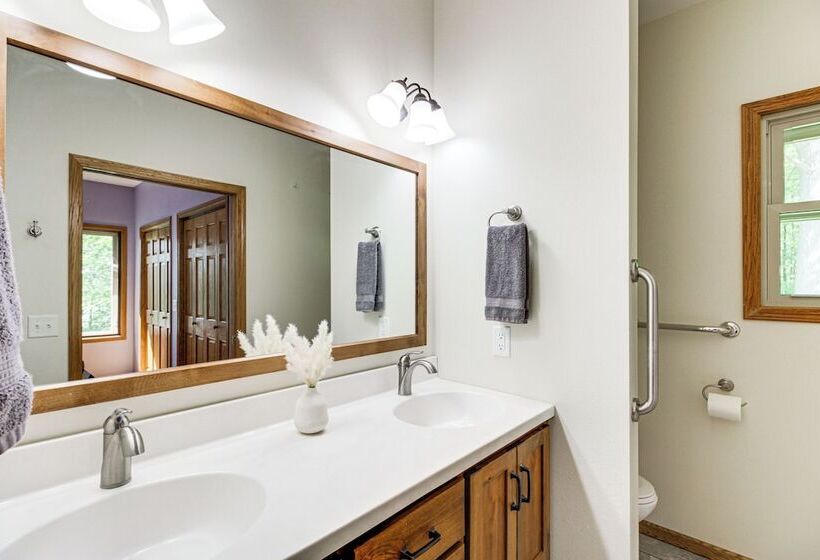 Lakefront Brainerd Escape W/ Games: Dogs Allowed!