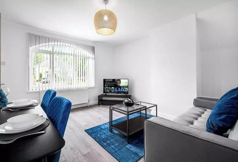 Residenssi 3 Bed House/free Parking/contractors/families