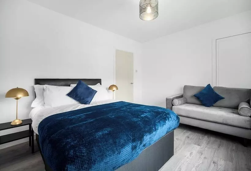 Residenssi 3 Bed House/free Parking/contractors/families