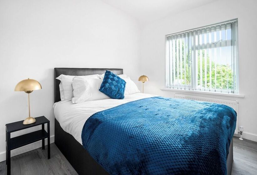 إقامة 3 Bed House/free Parking/contractors/families