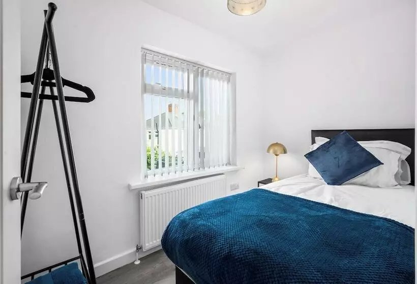 Residenssi 3 Bed House/free Parking/contractors/families