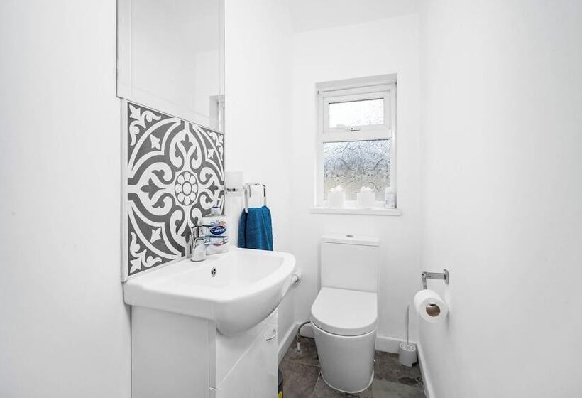 إقامة 3 Bed House/free Parking/contractors/families