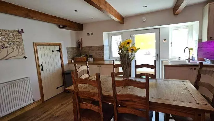 Residenssi Delightful Space View Farmhouse Astronauts Lodge